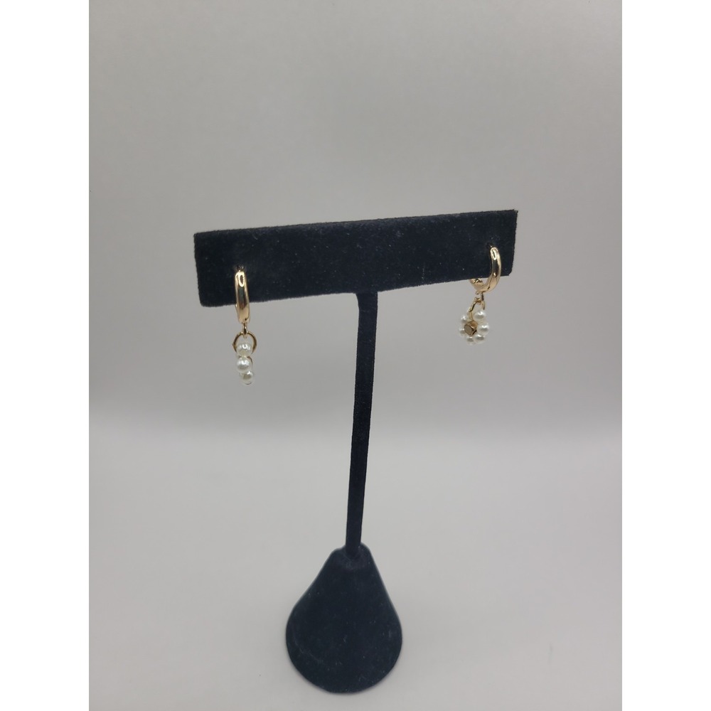 Gold Tone Huggie Hoop Earrings White‎ Beaded Flower Charm Dangle Dainty Floral